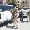 طوابير سوريين تعبر الحدود.. واستعدادات حرب في دمشق 