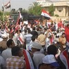  المئات يتظاهرون في البصرة للمطالبة بإلغاء رواتب النواب التقاعدية