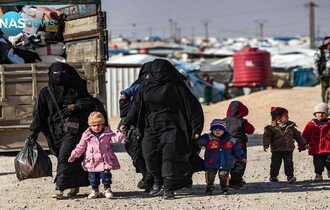 العراق يُسلّم إسبانيا 15 طفلاً وامرأة من مخيم الهول السوري