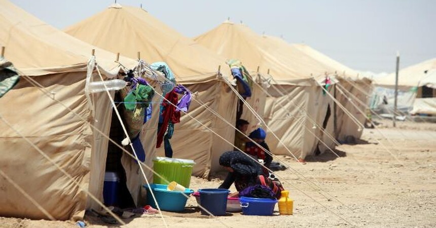 موجة الأمطار تفاقم مأساة النازحين العراقيين في المخيمات