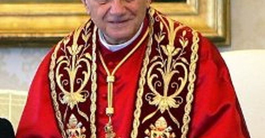 البابا يعبر عن قلقه من الهجرة الجماعية للأقلية المسيحية في العراق بسبب أعمال العنف