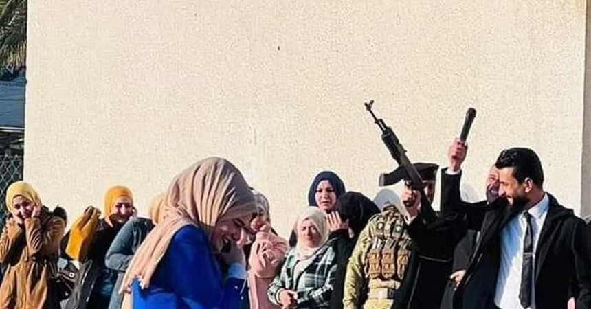 التربية تعفي مديراً حمل السلاح داخل الحرم المدرسي ببغداد