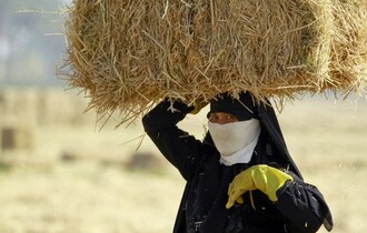 بمشاريع تتحدى تقاليد المجتمع.. نساء الموصل يُعلن عائلاتهن