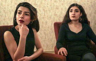 شقيقتان سوريتان في إربيل ترويان بموسيقاهما معاناة الأكراد