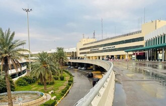 العراق يُبعد 16 مخالفًا لشروط الإقامة عبر مطار بغداد