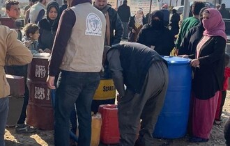 الهجرة توزع النفط الأبيض للنازحين في مخيمات أربيل ودهوك