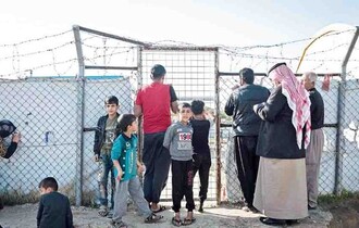 عشرات آلاف المهجرين في أربيل ودهوك يواجهون مصيراً غامضاً: هل تغلق الحكومة الاتحادية مخيمات النازحين هذا الشهر؟