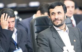 أحمدي نجاد يعلن التخصيب على نطاق واسع وأردوغان يحذره من طموحات عسكرية