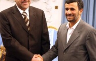 المالكي يحظى بدعم ايران واحمدي نجاد يؤكد أن مستقبل المنطقة يعتمد على الانتصار على المسلحين