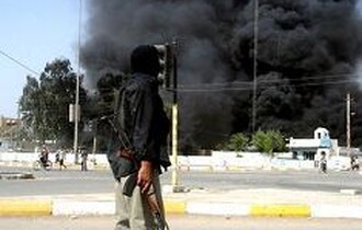 المواجهات مستمرة بين قوات الشرطة العراقية وجيش المهدي في مدينة العمارة ومقتل خمسة فلسطينيين في بغداد
