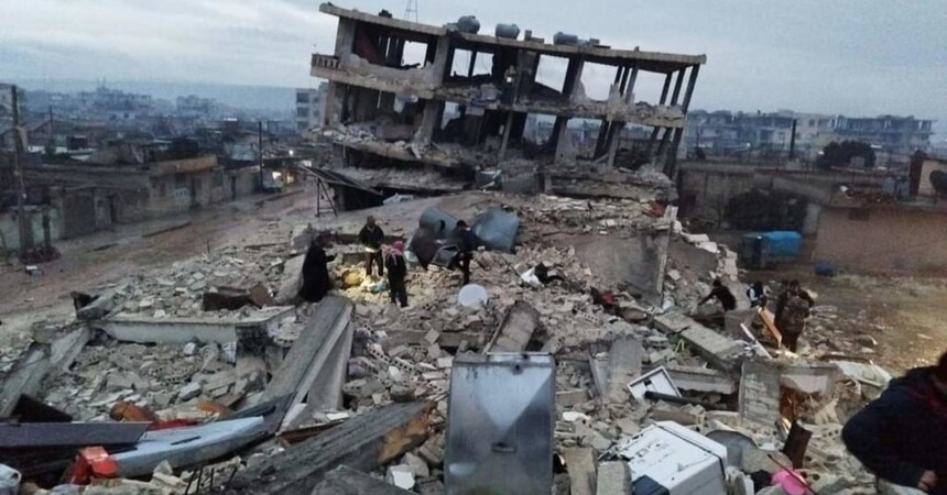 السلطات التركية تترك جثث عائلة عراقية من ضحايا الزلزال 