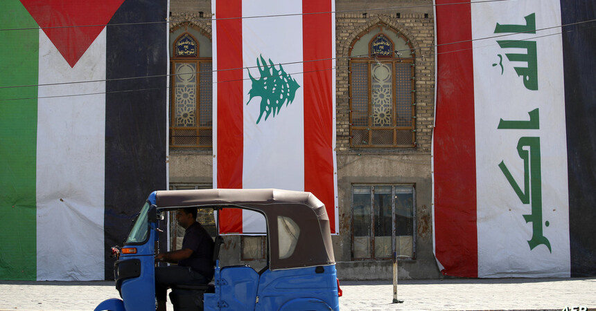 العراق يُرفد لبنان بـ75 طنّاً من المساعدات الإغاثية ومراكز لاستقبال النازحين عند الحدود