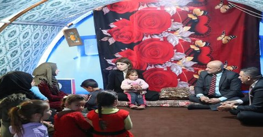 وزيرة الهجرة تتفقد اوضاع نازحي مخيم الجدعة في نينوى