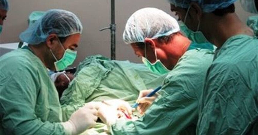 فريق طبي عراقي يستأصل ورما بزنة 10 كغم من بطن مريضة في كركوك
