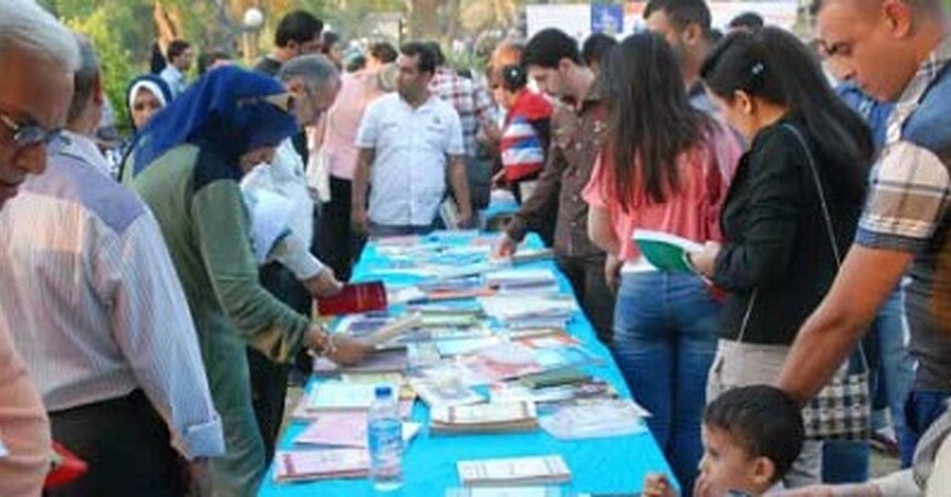 كتب «أنا عراقي.. أنا اقرأ» تجمع 4 آلاف شخص في «أبو نواس».. وسط «غياب» سياسي 