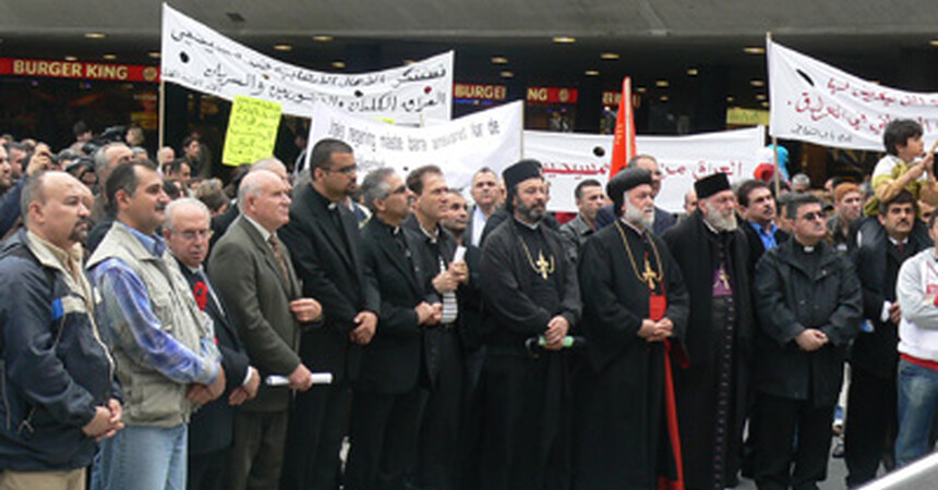 في تظاهرة حاشدة في ستوكهولم: المسيحيون في السويد ينددون باجبار مسيحيي العراق على اعتناق الاسلام